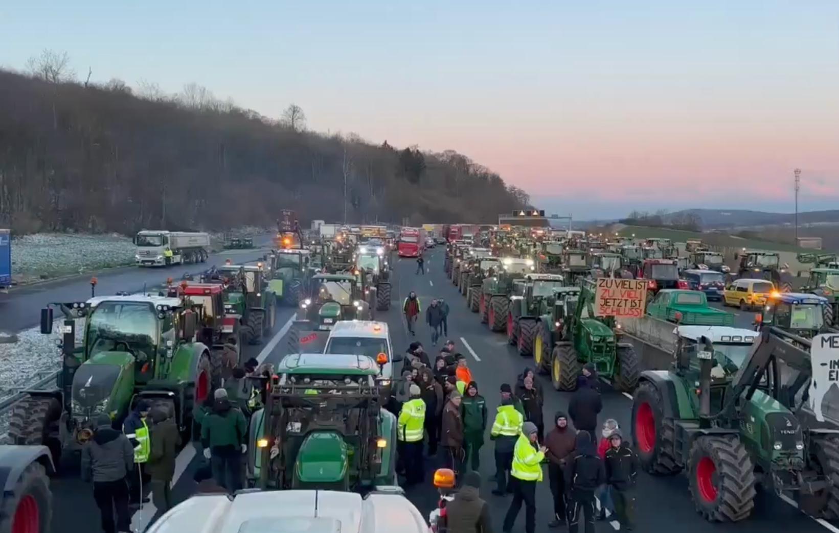 German Farmers Protest Subsidy Cuts, Block Highways