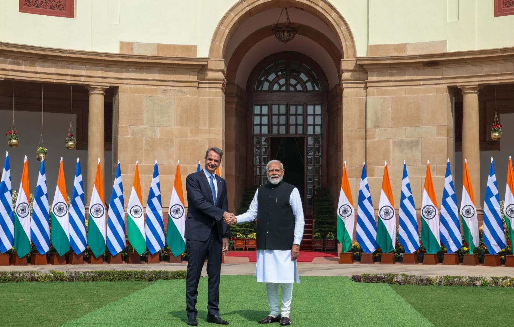 Greece-India eye doubling trade & defence collabs
