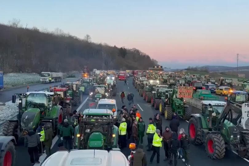 German Farmers Protest Subsidy Cuts, Block Highways